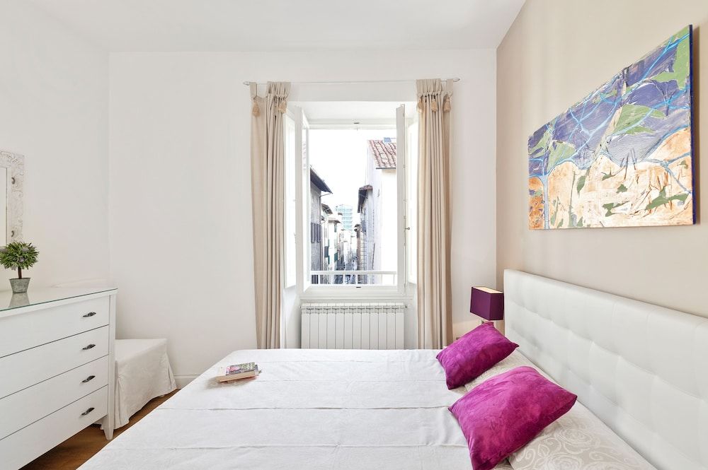 undefined Santa Croce Stylish Flat 8