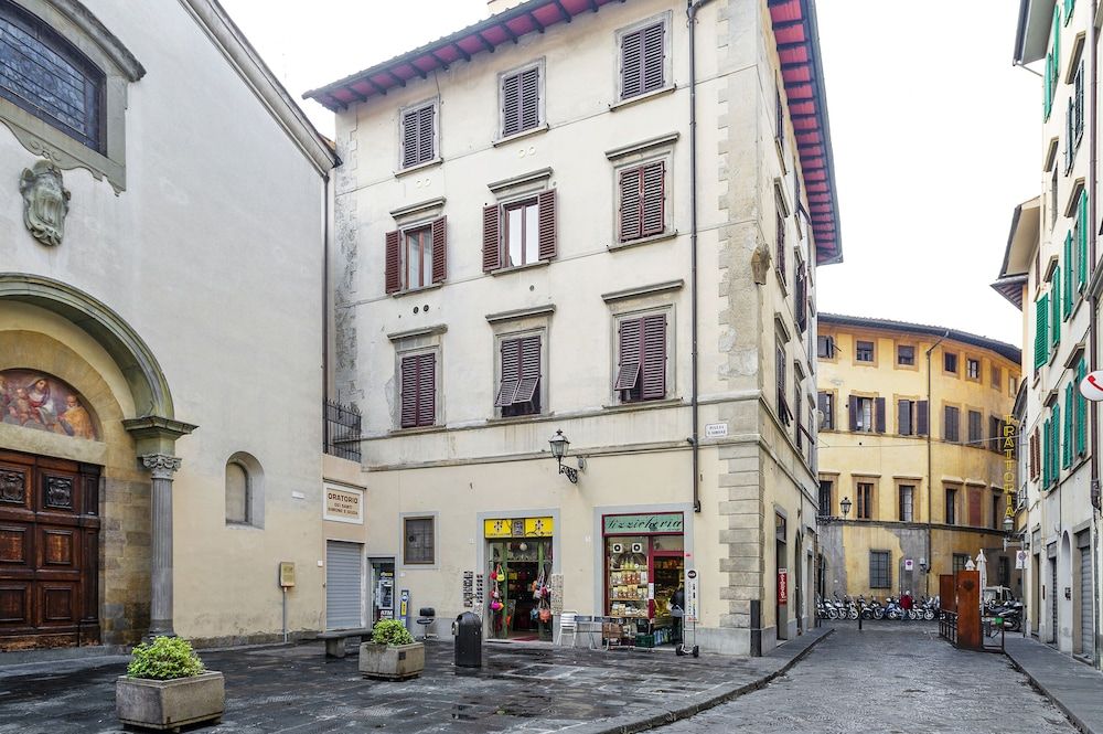 undefined Santa Croce Stylish Flat 2