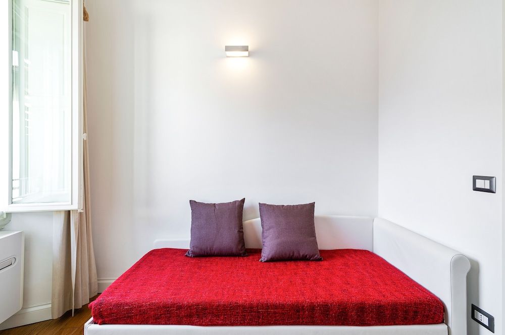 undefined Santa Croce Stylish Flat 9