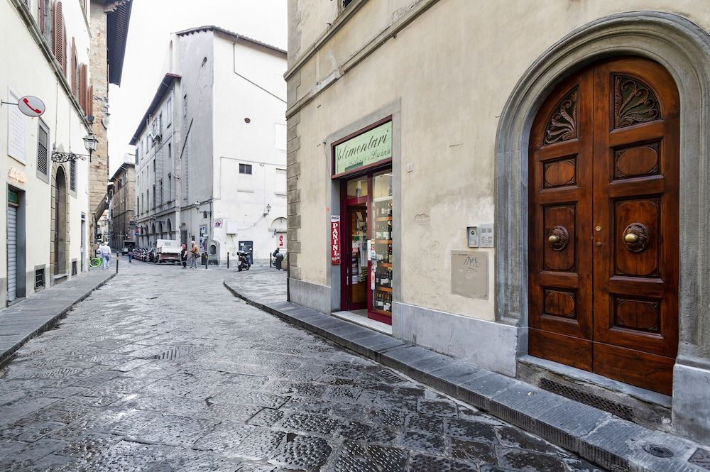 undefined Santa Croce Stylish Flat 3