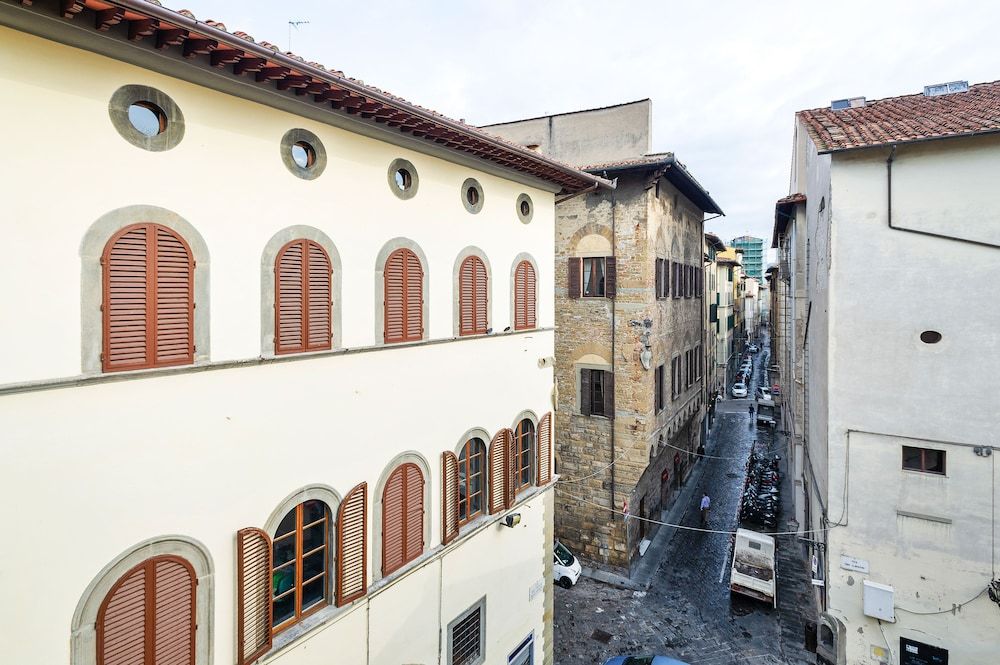 undefined Santa Croce Stylish Flat 4