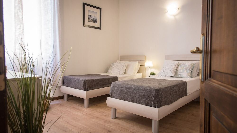 undefined Rental In Rome Rosselli Palace Deluxe 3 Apartment 3