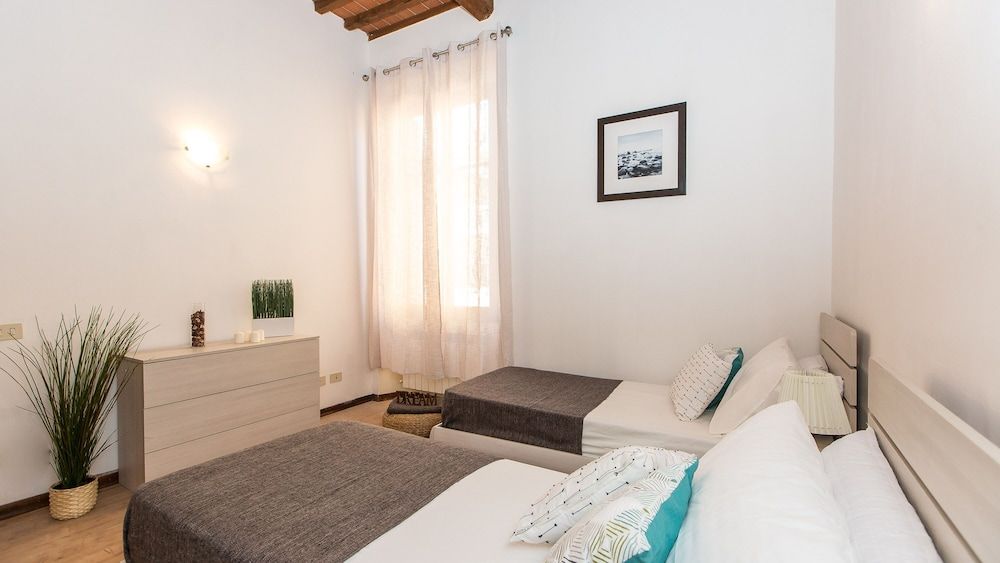 undefined Rental In Rome Rosselli Palace Deluxe 3 Apartment 2