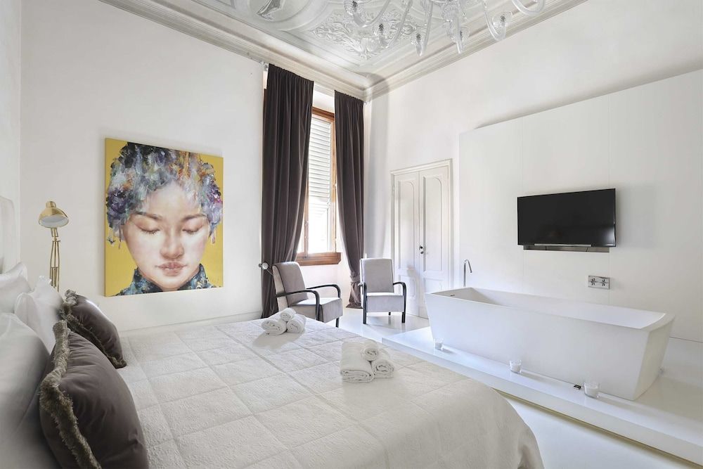 Luxury Apartment in Central Florence Apartment, 3 Bedrooms 2