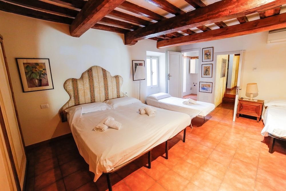 undefined Traditional apt Close to The Duomo - private yard! 3
