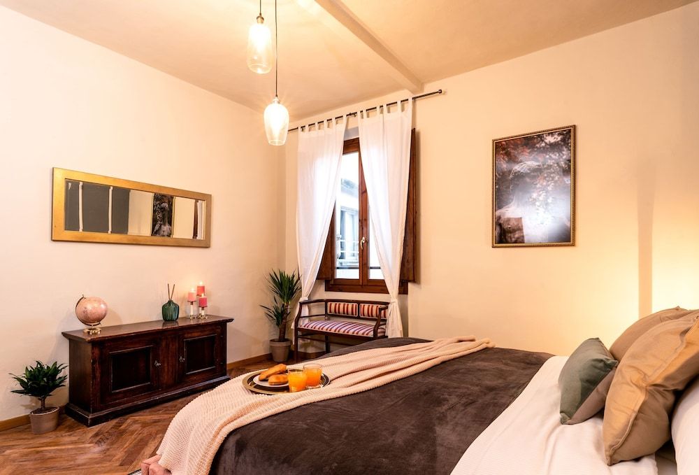 undefined Florentine Palazzo - 4 bedrooms - Historic Center apt 5