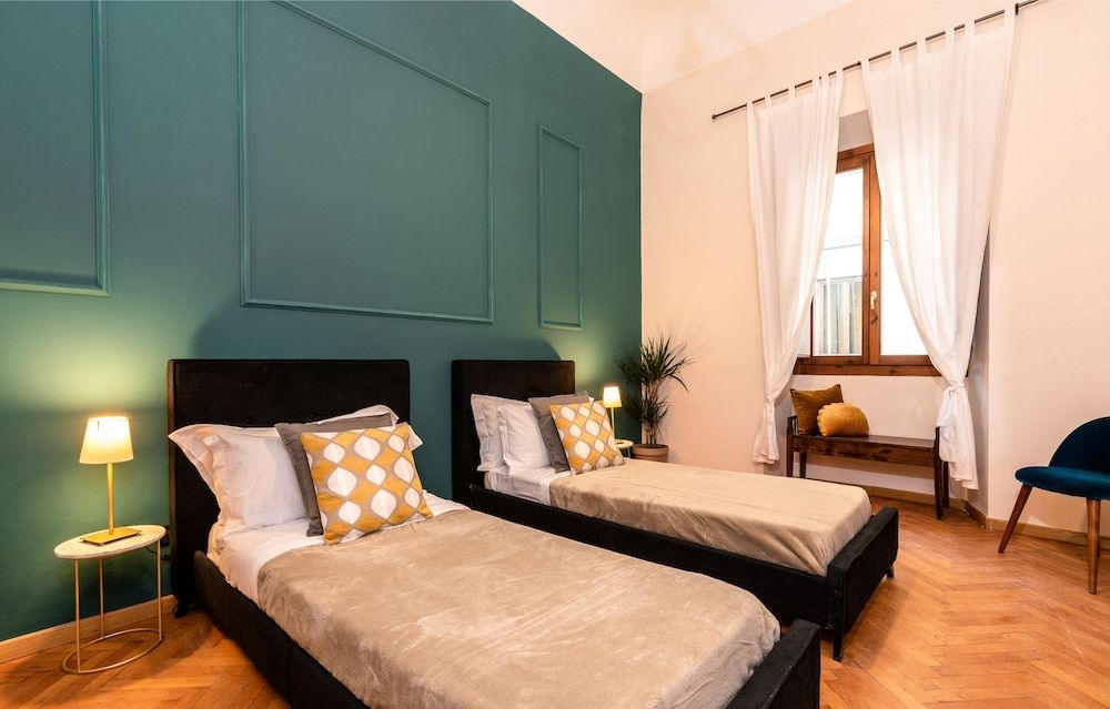 undefined Florentine Palazzo - 4 bedrooms - Historic Center apt 7