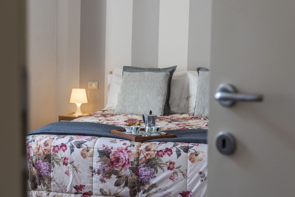 Renovated 19th-Century Apartment in an Authentic Area Apartment, 1 Bedroom 5