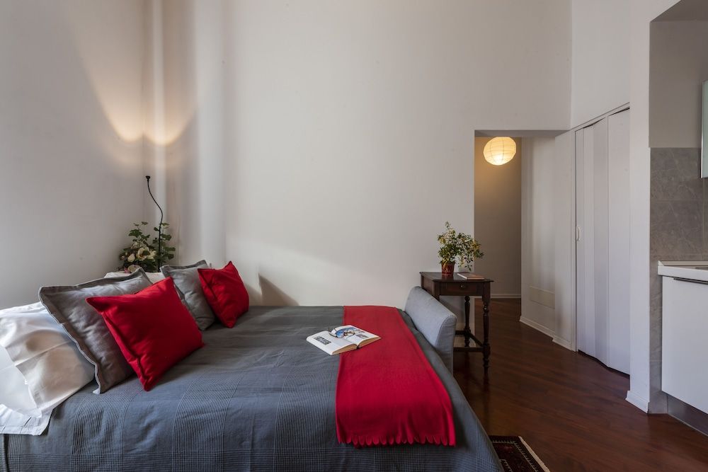 Renovated 19th-Century Apartment in an Authentic Area Apartment, 1 Bedroom 12