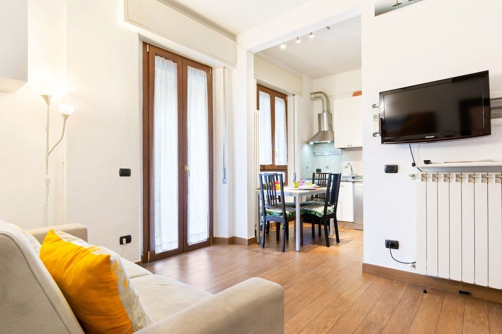 undefined Arno River Bright Apartment 3