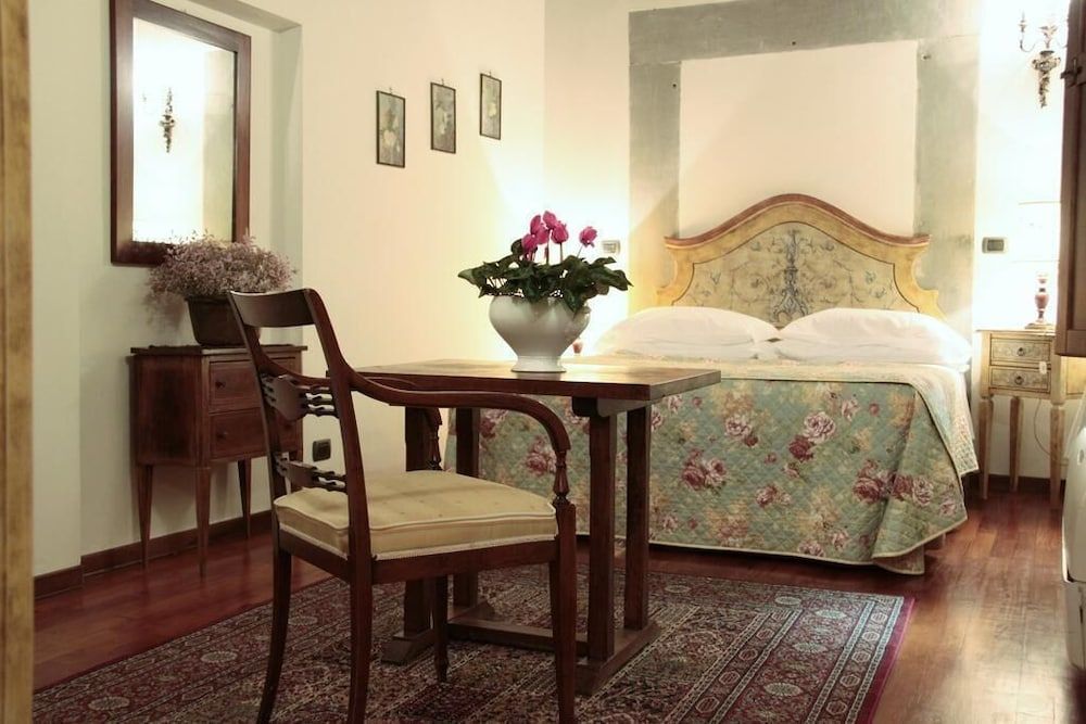 undefined Casa del Vescovo Authentic 1600's apt with Stunning Garden and Rooftop
