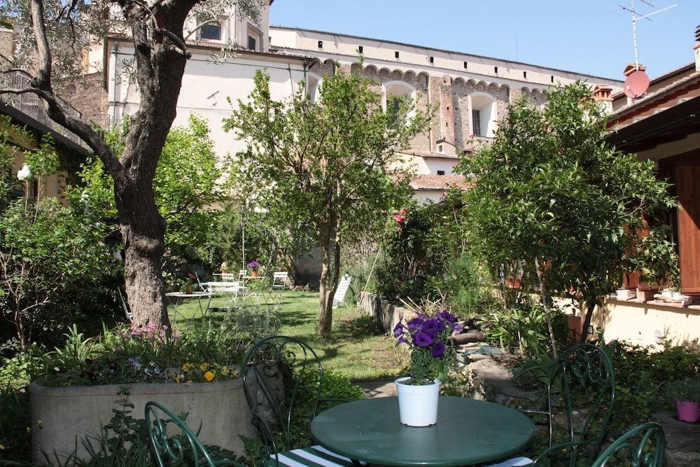 undefined Domus Giorgio Authentic 1600's apt with Stunning Garden and Rooftop 2