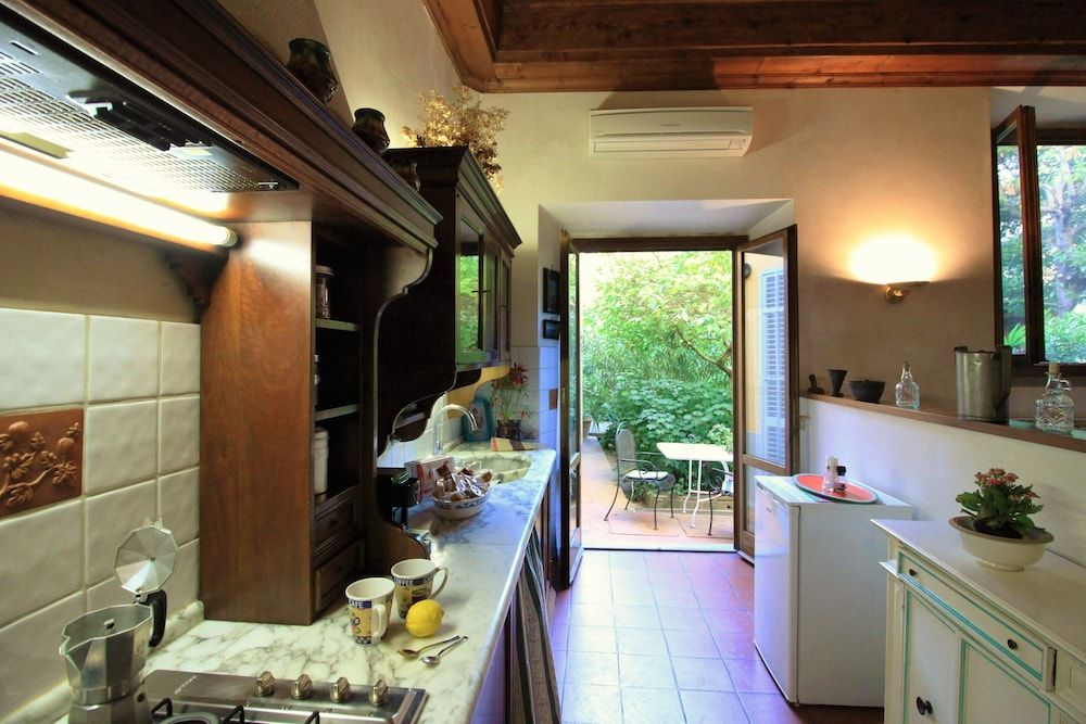 Domus Giorgio Authentic 1600's apt with Stunning Garden and Rooftop Apartment, 1 Bedroom, Garden Area 15