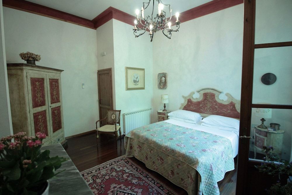 undefined Domus Giorgio Authentic 1600's apt with Stunning Garden and Rooftop 8