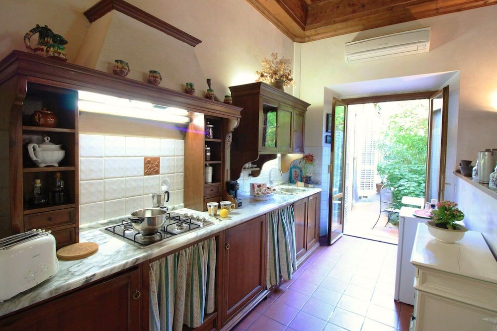 Domus Giorgio Authentic 1600's apt with Stunning Garden and Rooftop Apartment, 1 Bedroom, Garden Area 13