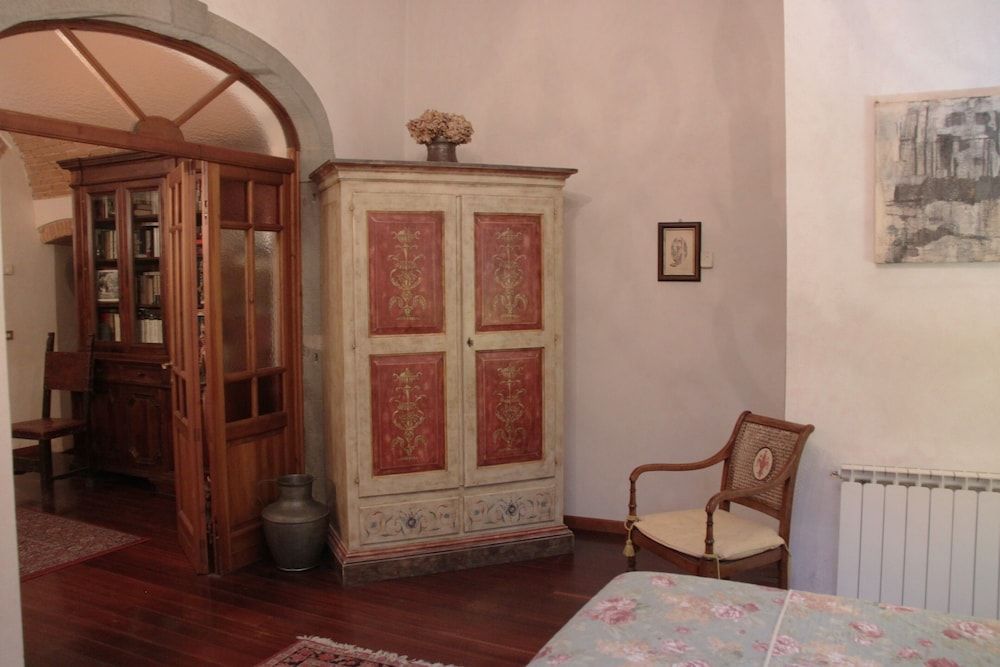 undefined Domus Giorgio Authentic 1600's apt with Stunning Garden and Rooftop 7