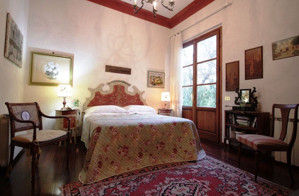 undefined Domus Giorgio Authentic 1600's apt with Stunning Garden and Rooftop