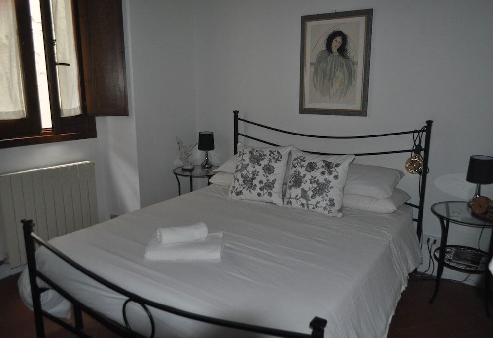 undefined Movida Fiorentina in the Hearth of the Center of Firenze 5