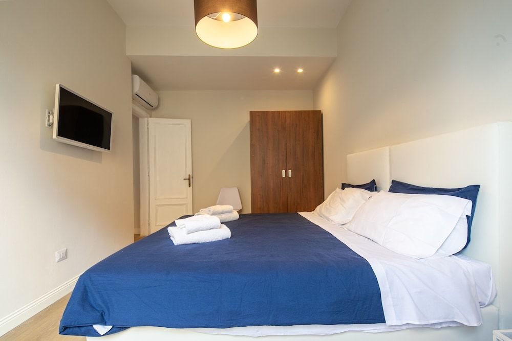 undefined Ponte Vecchio White by Mmega 4