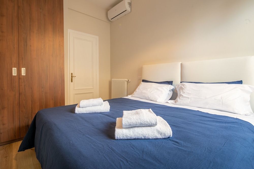 undefined Ponte Vecchio White by Mmega 5