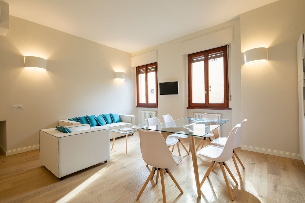 Ponte Vecchio White by Mmega Design Apartment 2
