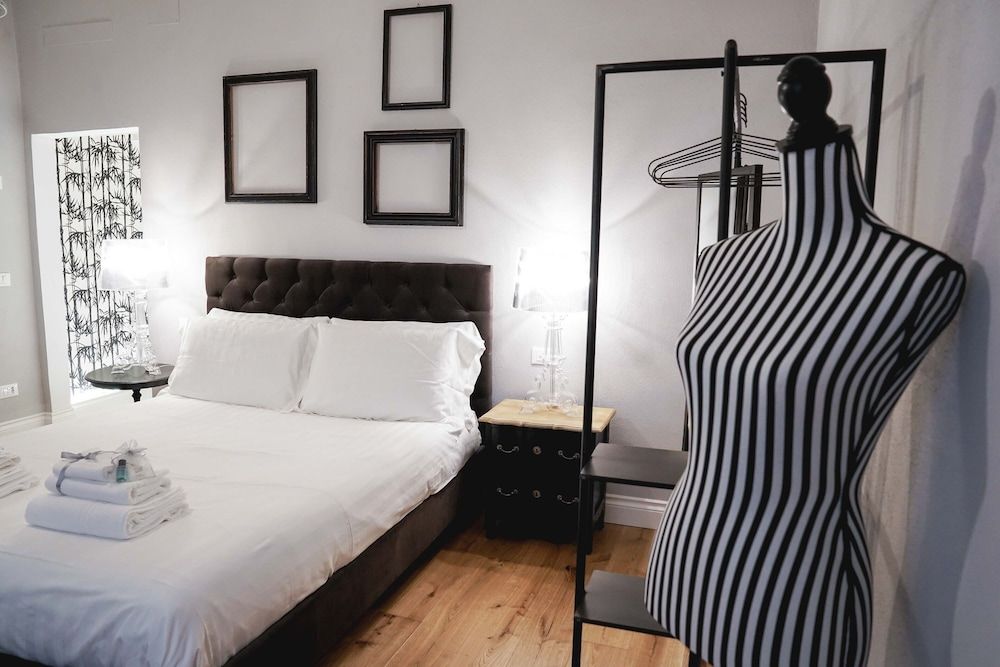 undefined Art Apartment Black & White