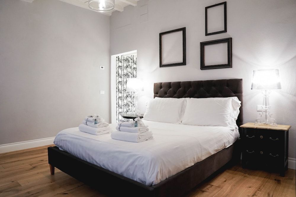 Art Apartment Black & White Apartment, 2 Bedrooms 18