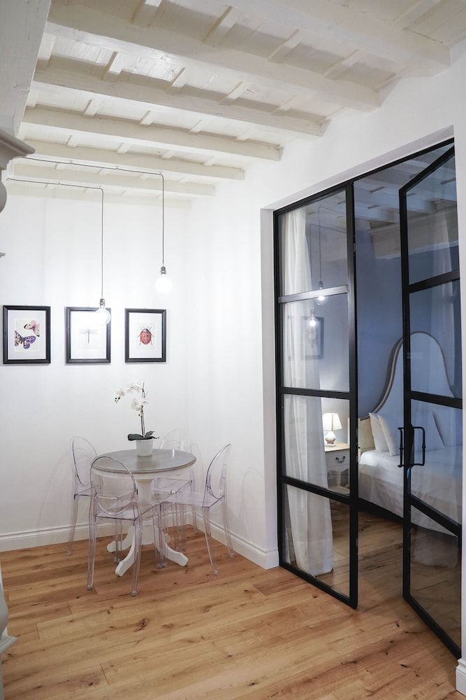 Art Apartment Black & White Apartment, 2 Bedrooms 50