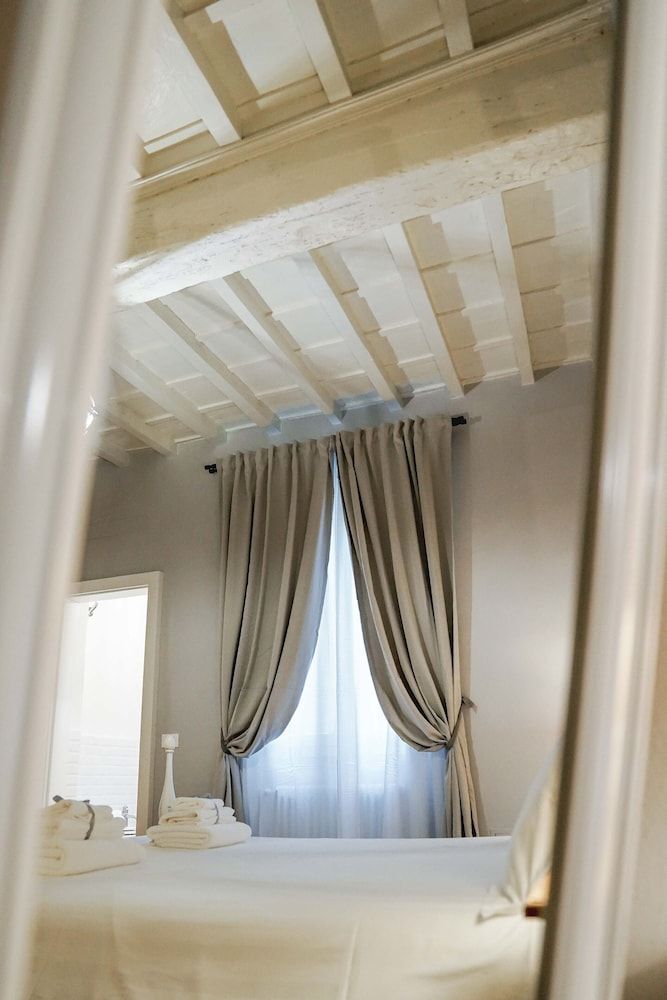 Art Apartment Black & White Apartment, 2 Bedrooms 12