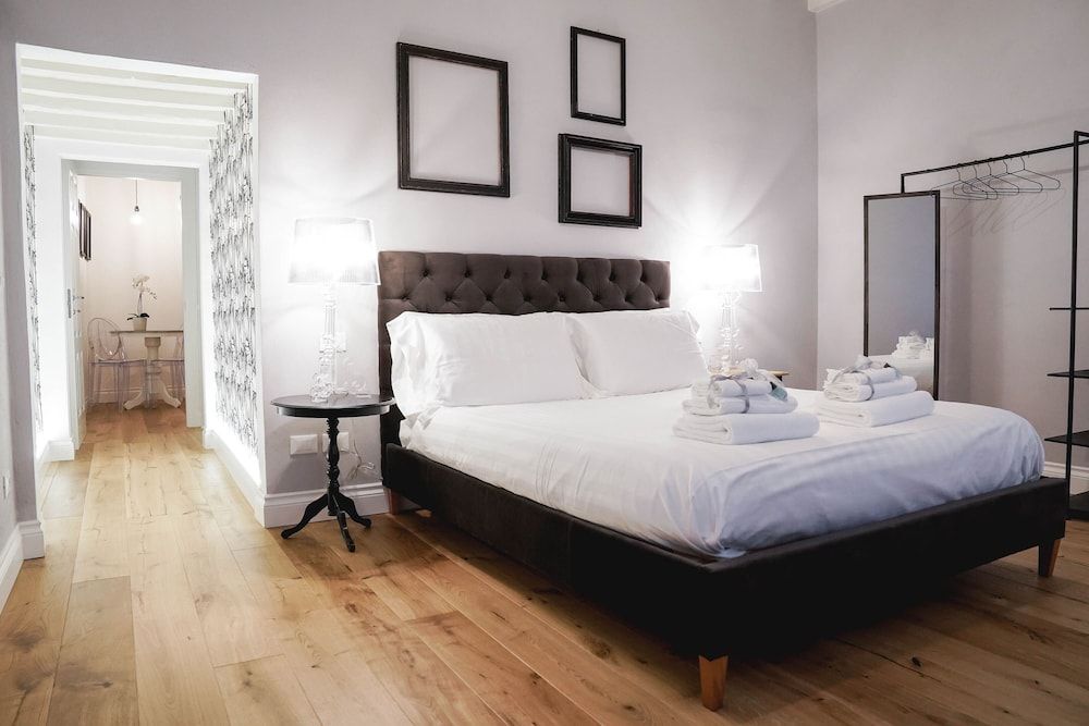 Art Apartment Black & White Apartment, 2 Bedrooms 15