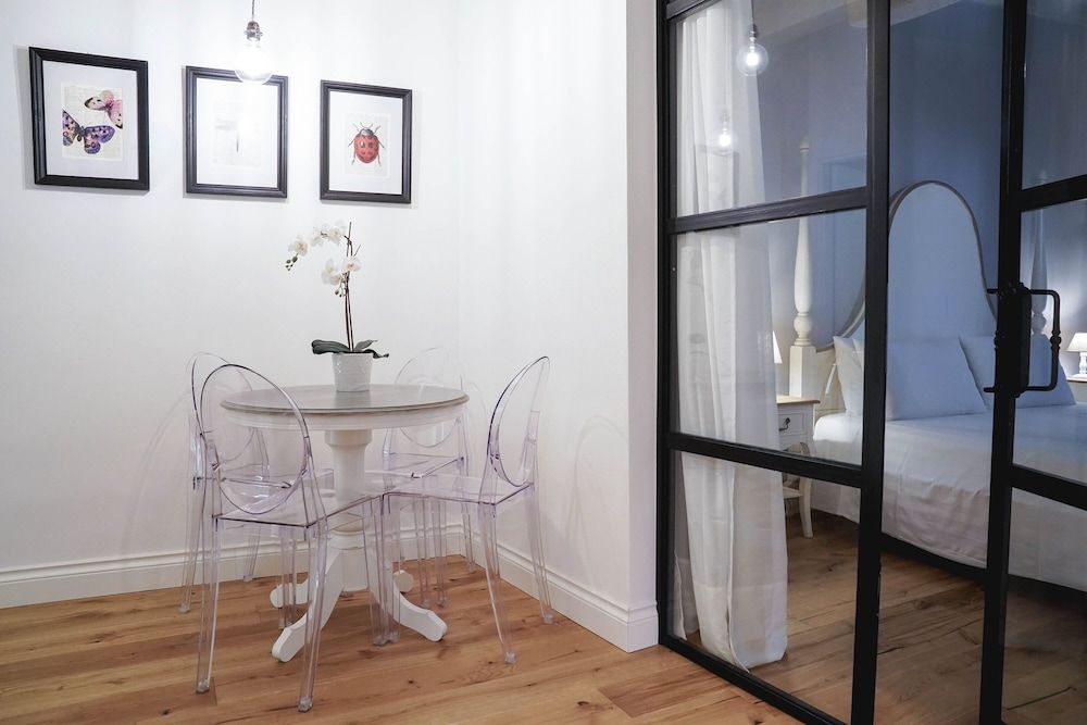 Art Apartment Black & White Apartment, 2 Bedrooms 49