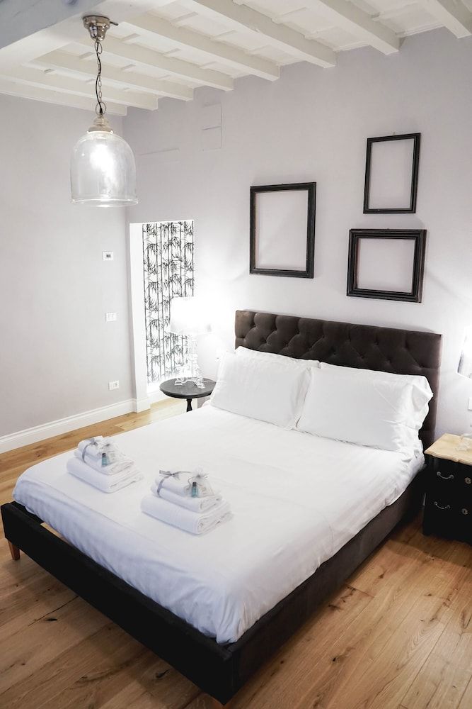 Art Apartment Black & White Apartment, 2 Bedrooms 29