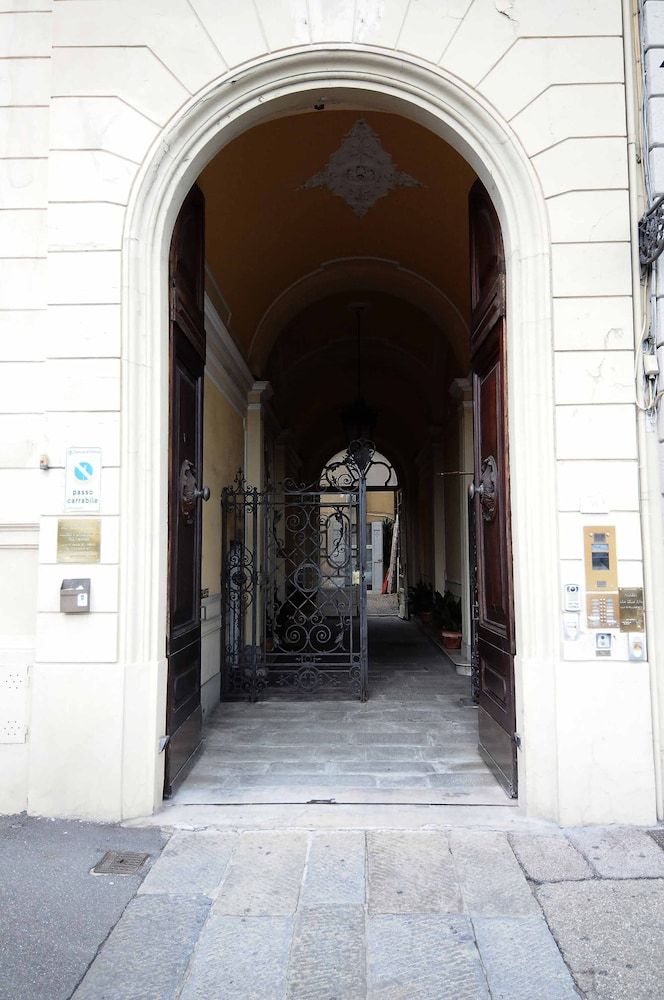 undefined Charming Studio Apartment in Front of the Arno River 2