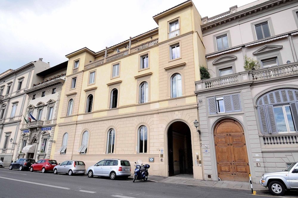 undefined Charming Studio Apartment in Front of the Arno River 5