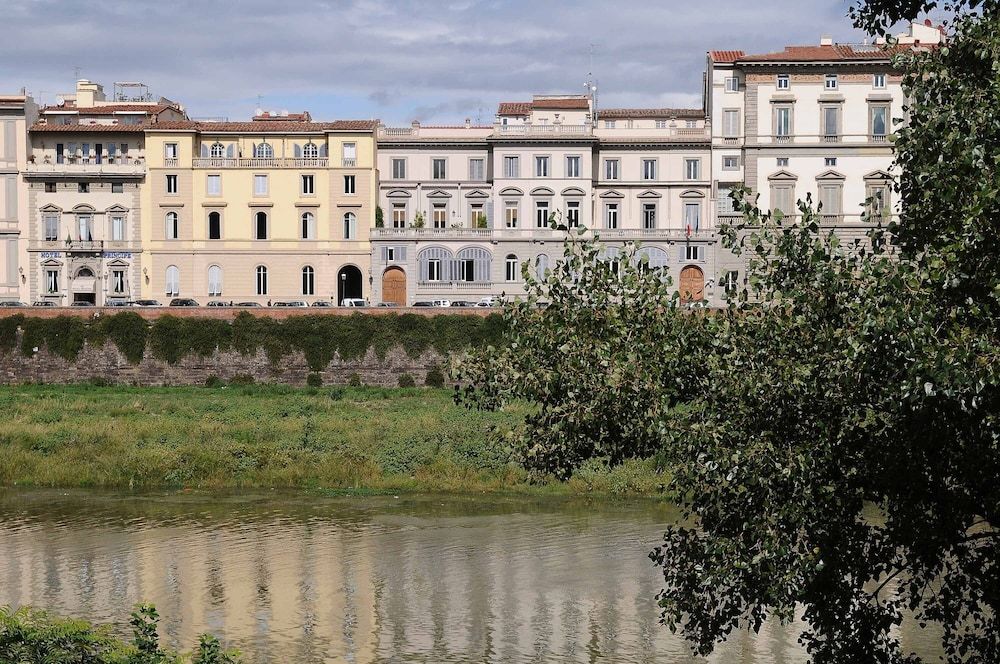 undefined Charming Studio Apartment in Front of the Arno River 9