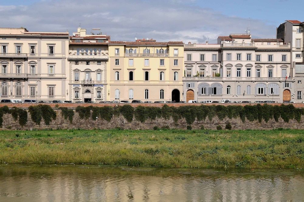 undefined Charming Studio Apartment in Front of the Arno River 8