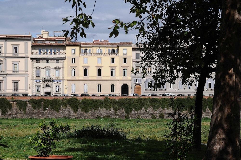 undefined Charming Studio Apartment in Front of the Arno River 7