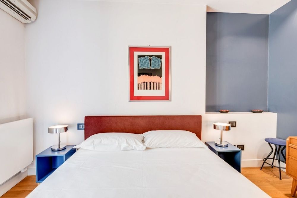 undefined Piazza Santa Croce Design Apartment with Balcony 3