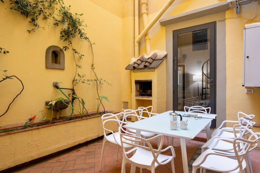 Palazzo Pitti Apartment with Terrace Apartment, 3 Bedrooms 13