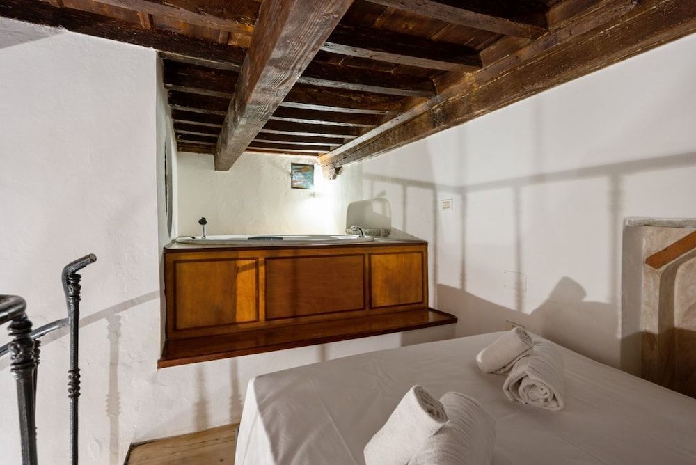 undefined Palazzo Pitti Apartment with Terrace 7