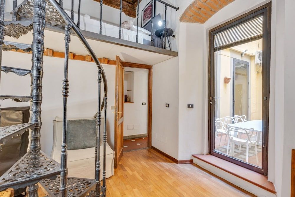 Palazzo Pitti Apartment with Terrace Apartment, 3 Bedrooms 16