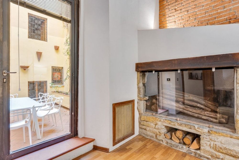 Palazzo Pitti Apartment with Terrace Apartment, 3 Bedrooms 15