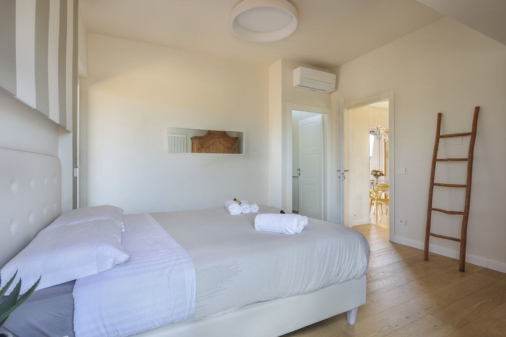 Penthouse With Terrace-hosted by Sweetstay Basic Apartment, Multiple Beds 5