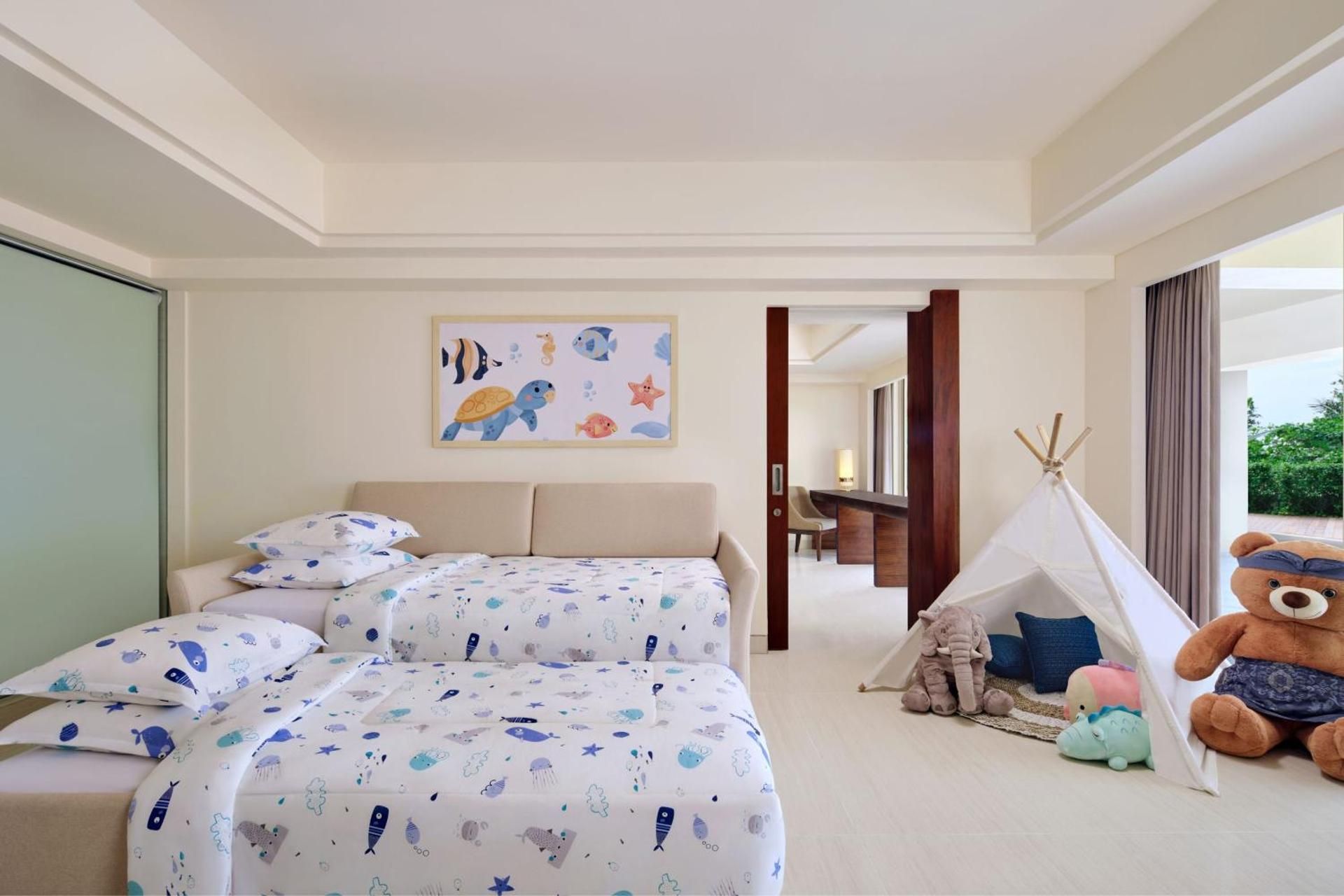 Junior Family Suite, Garden View, 1 King Bed & 1 Sofa Bed (perfect for 2 adults & 2 children below 12 y.o.)