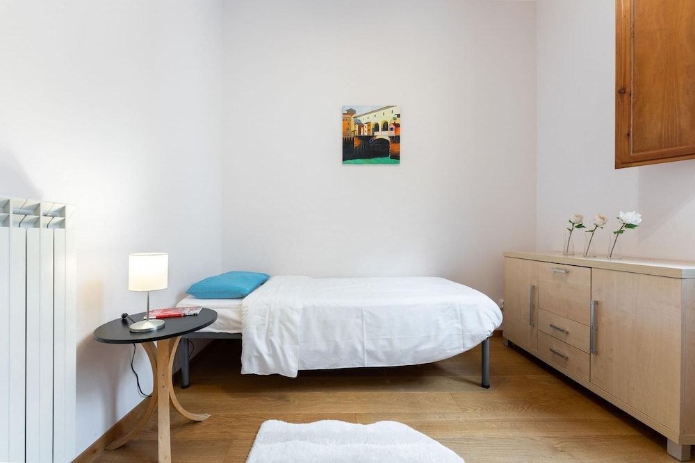 Mezzo 30 in Firenze With 3 Bedrooms and 2 Bathrooms Apartment 17