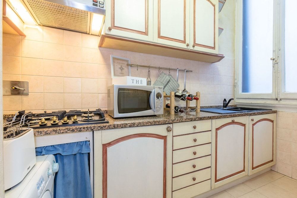 Medici Suite - Medici Suite 8 Person Apartment, Accessible, Smoking 27