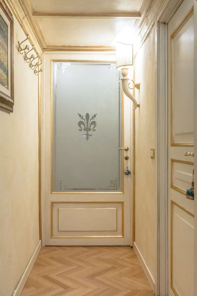 Medici Suite - Medici Suite 8 Person Apartment, Accessible, Smoking 25