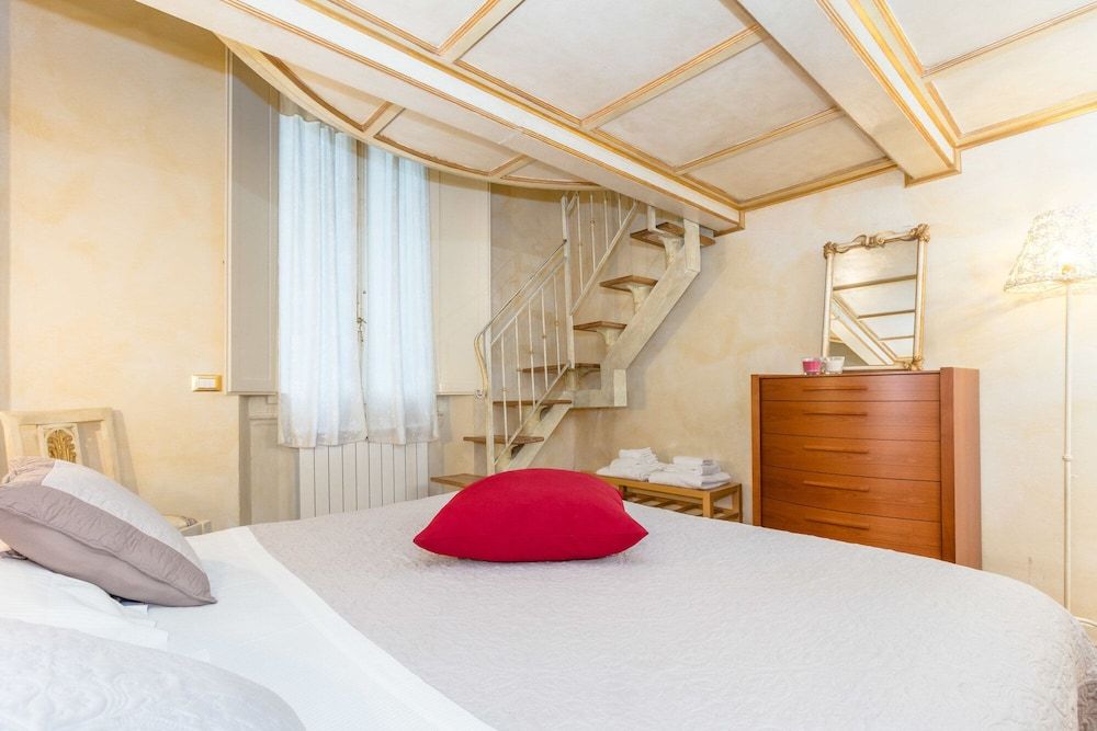 Medici Suite - Medici Suite 8 Person Apartment, Accessible, Smoking 23