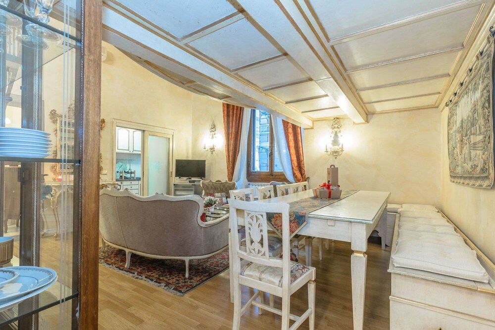 Medici Suite - Medici Suite 8 Person Apartment, Accessible, Smoking 33