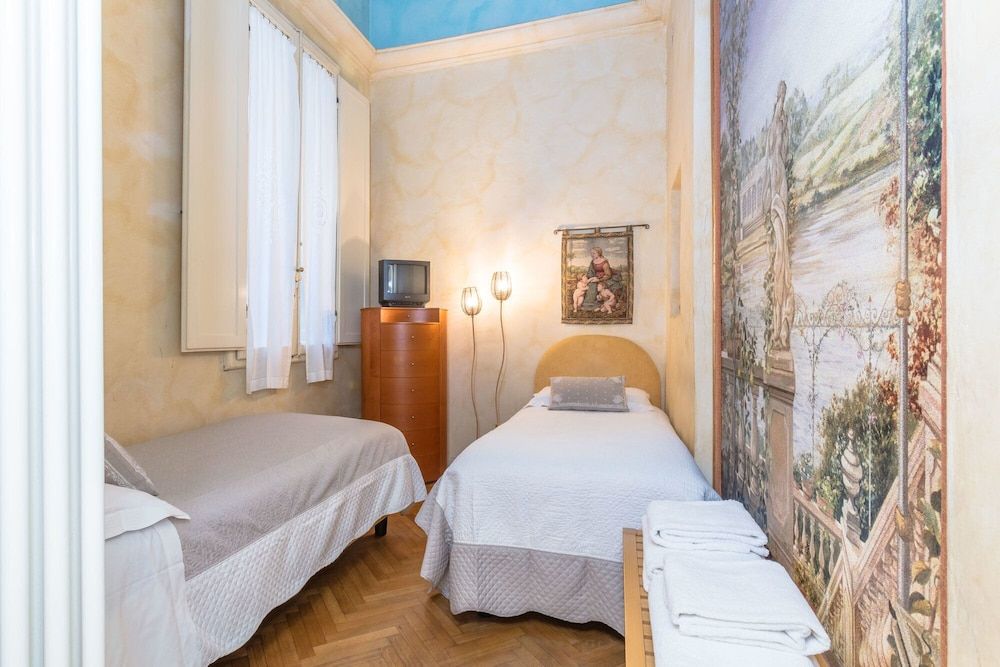 Medici Suite - Medici Suite 4 Person Apartment, Accessible, Smoking 27